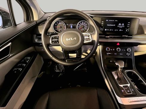Used 2023 Kia Carnival LX FWD image 10