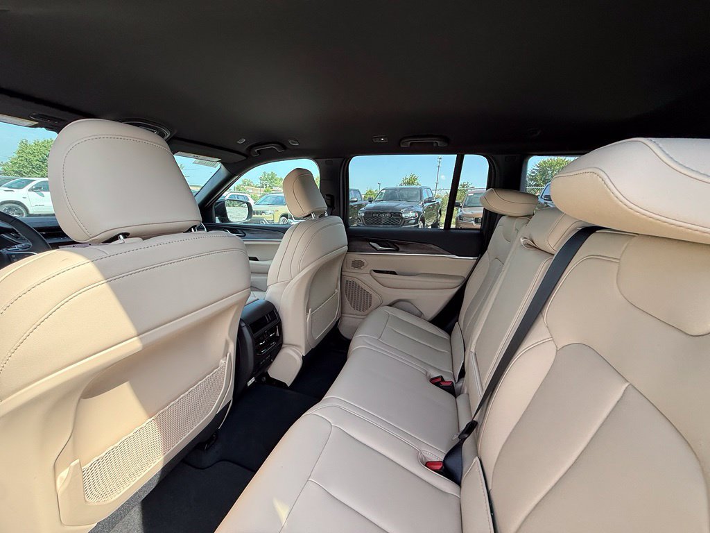 New 2027 Jeep Grand Cherokee Limited AWD/4WD image 23