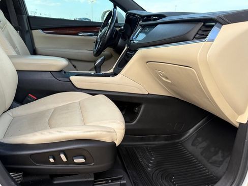 Used 2019 Cadillac XT5 Premium Luxury FWD image 39