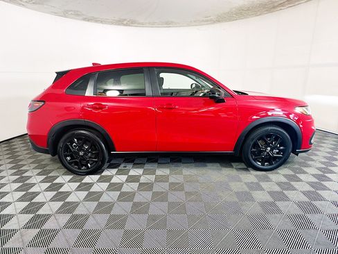 Used 2025 Honda HR-V Sport image 2