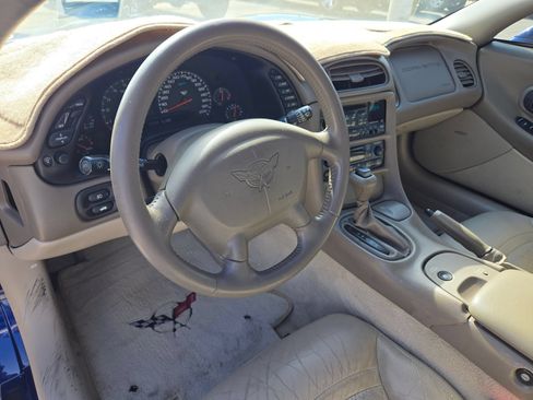 Used 2004 Chevrolet Corvette Coupe w/ Preferred Equipment Group RWD image 10