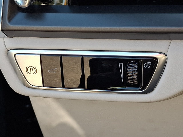 Certified 2026 Cadillac Vistiq Luxury AWD/4WD image 23