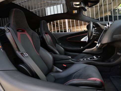 Used 2023 McLaren GT RWD image 11