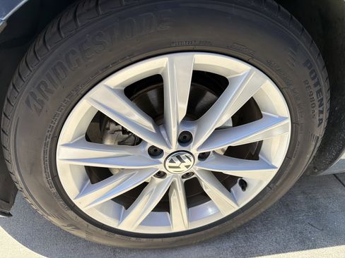 Used 2018 Volkswagen Beetle 2.0T SE FWD image 4