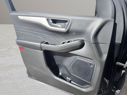 Used 2022 Ford Escape SE w/ Cold Weather Package image 17