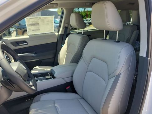 New 2026 Nissan Pathfinder SL AWD/4WD image 18