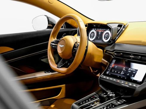 Used 2025 Aston Martin Vanquish RWD image 12