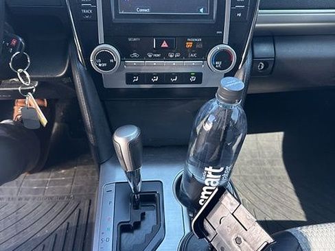 Used 2014 Toyota Camry SE image 7