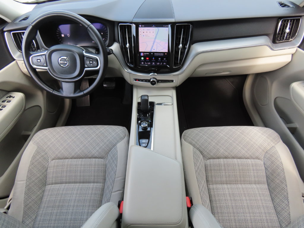 Used 2022 Volvo XC60 B5 Momentum AWD/4WD image 38