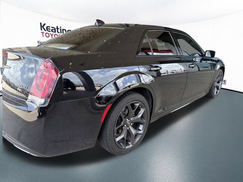 Used 2023 Chrysler 300 Touring L RWD image 3