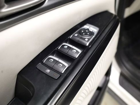 Used 2024 Kia Carnival LX image 18