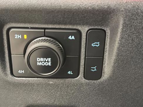 Used 2025 Ford Expedition Platinum image 14