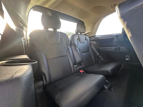 Used 2020 Volvo XC90 T5 Momentum w/ Protection Package Premier image 14