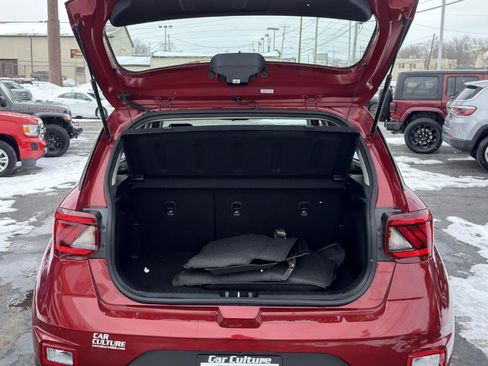 Used 2024 Hyundai Venue SEL image 30