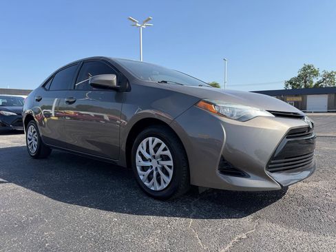 Used 2017 Toyota Corolla LE FWD image 3