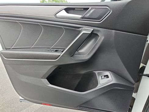 Used 2022 Volkswagen Tiguan SE R-Line image 28