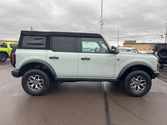 Used 2023 Ford Bronco Badlands AWD/4WD image 4
