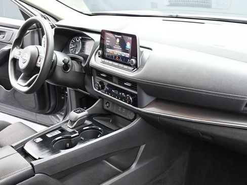 Used 2024 Nissan Rogue SV image 36