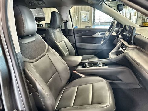 New 2026 Ford Explorer Active w/ Active Comfort Package AWD/4WD image 32