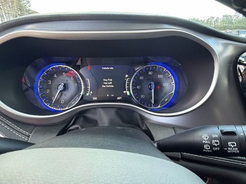 New 2026 Chrysler Pacifica Select image 24