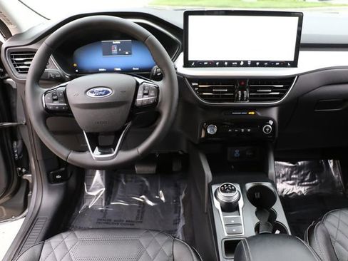 Used 2023 Ford Escape Platinum w/ Premium Technology Package AWD/4WD image 17