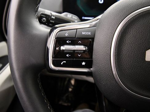 Certified 2025 Kia Sorento S w/ Panoramic Sunroof Package image 23