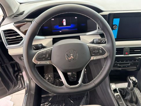 New 2026 Volkswagen Taos SE FWD image 11