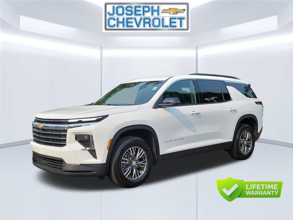 Used 2026 Chevrolet Traverse LT FWD image 2