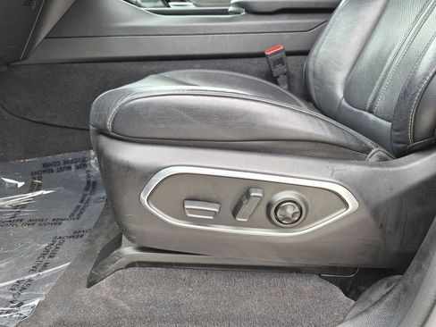 Used 2024 Jeep Wagoneer Series II w/ Flexible Seating Group AWD/4WD image 15
