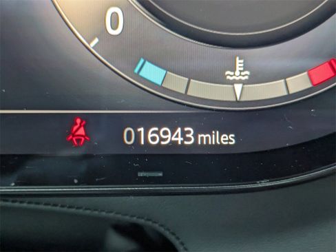 Used 2023 Land Rover Range Rover SE image 32