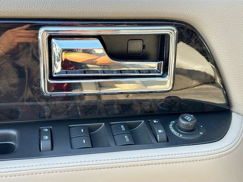 Used 2017 Lincoln Navigator Select RWD image 19