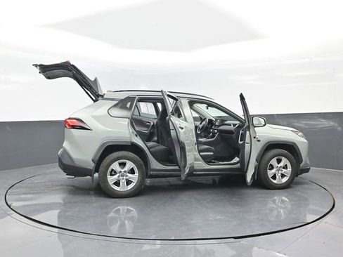 Used 2020 Toyota RAV4 XLE image 19