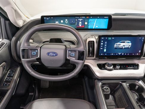Used 2025 Ford Expedition Active AWD/4WD image 11