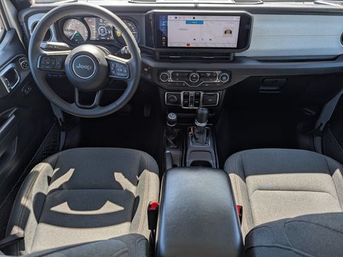 Used 2024 Jeep Wrangler Unlimited AWD/4WD image 10
