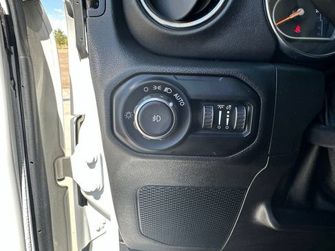 Used 2021 Jeep Wrangler Unlimited Sahara AWD/4WD image 14