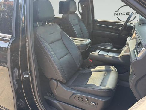 Used 2023 GMC Yukon XL Denali w/ Denali Reserve Package AWD/4WD image 49