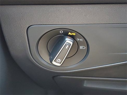 Certified 2023 Volkswagen Tiguan SE image 35