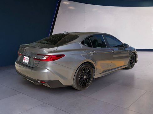 Used 2025 Toyota Camry SE FWD image 5