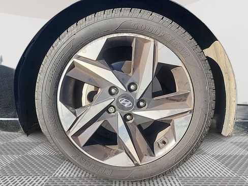 Used 2022 Hyundai Elantra Limited image 17