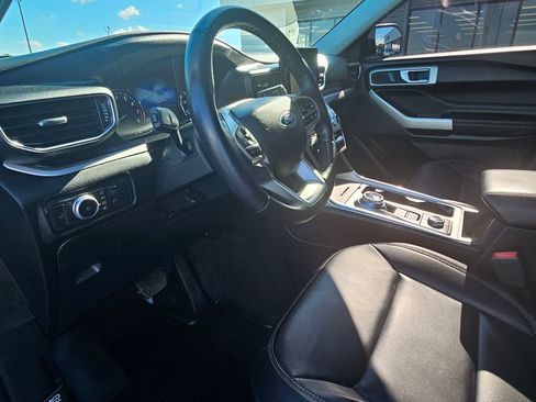 Used 2022 Ford Explorer XLT w/ Equipment Group 202A AWD/4WD image 15