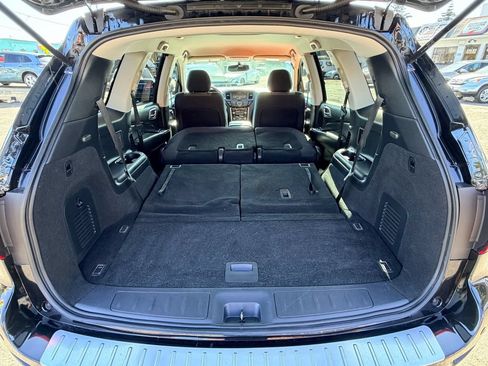 Used 2020 Nissan Pathfinder SV FWD image 19