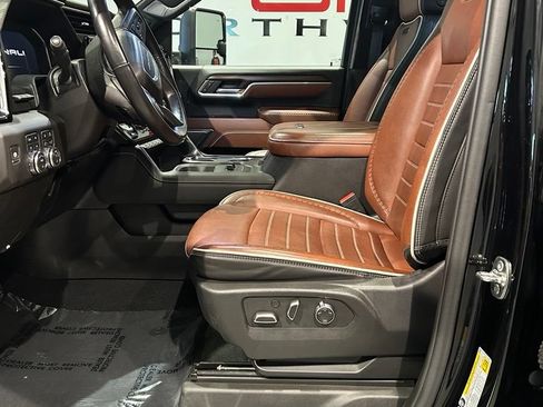 Used 2025 GMC Sierra 2500 Denali Ultimate AWD/4WD image 9