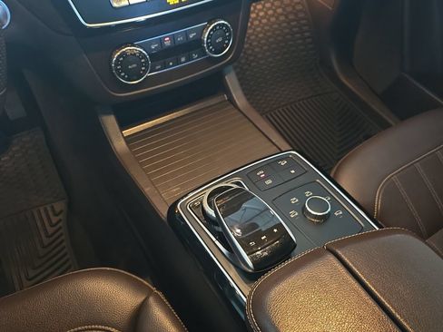 Used 2019 Mercedes-Benz GLS 450 4MATIC image 25