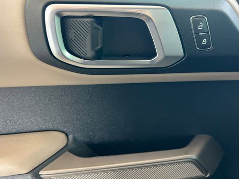 Used 2021 Ford Bronco Wildtrak image 8