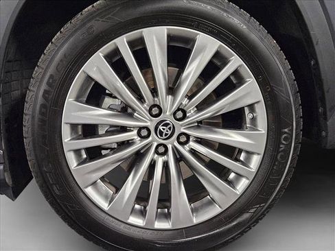 Used 2023 Toyota Highlander Platinum FWD image 21