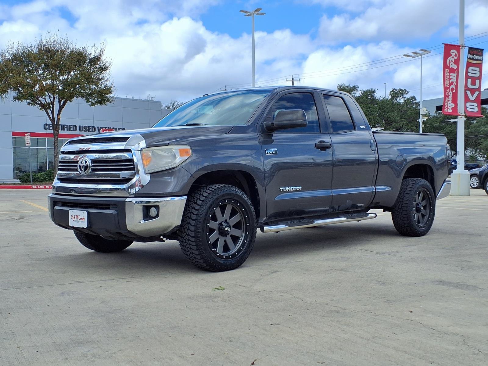 Used 2017 Toyota Tundra SR5 w/ SR5 Upgrade Package AWD/4WD image 1