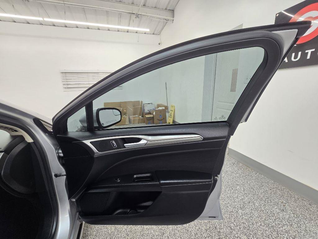 Used 2018 Ford Fusion SE FWD image 27