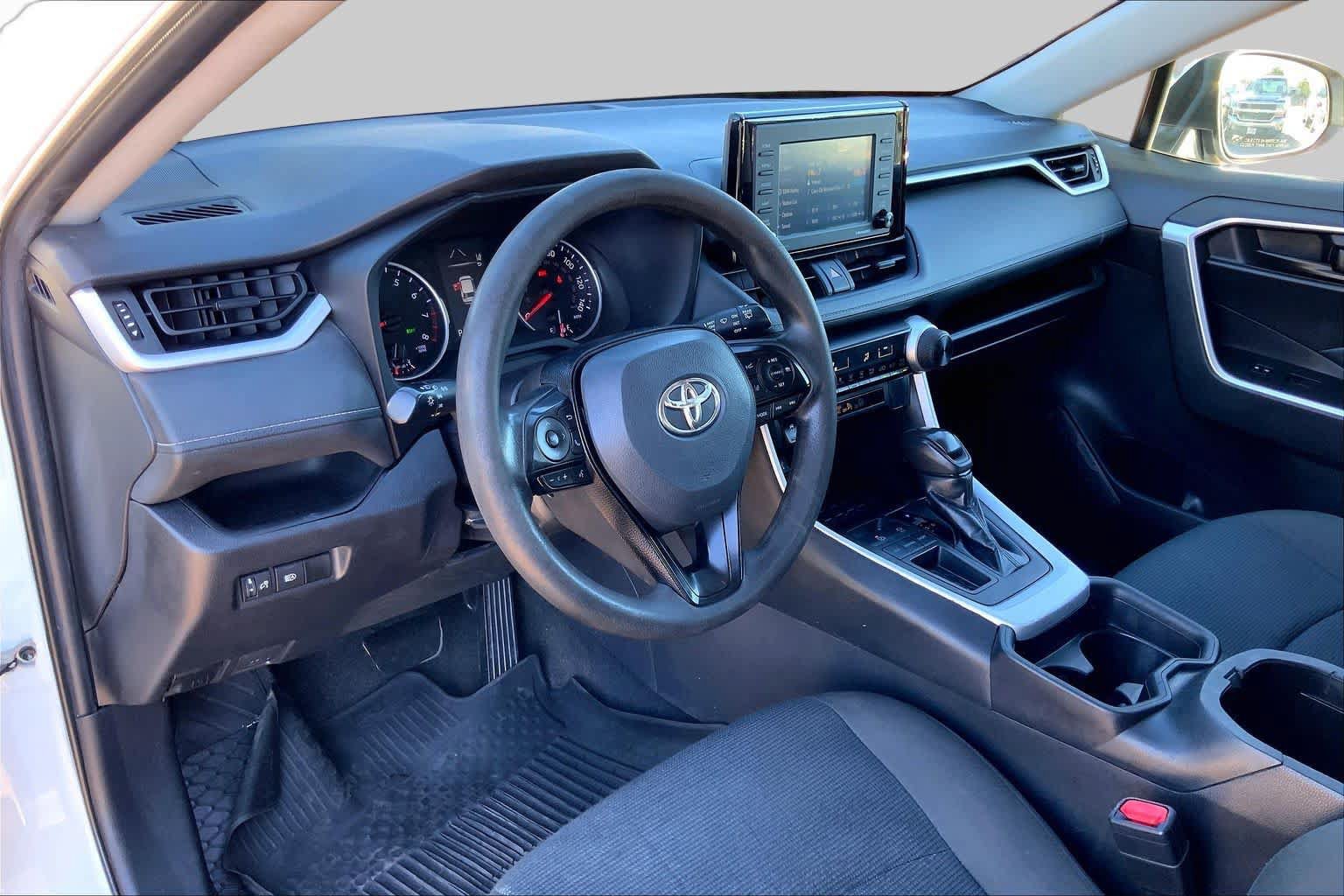 Used 2021 Toyota RAV4 LE FWD image 17
