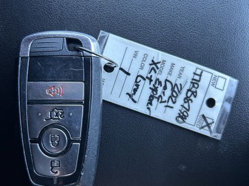 Used 2021 Ford Explorer XLT image 40