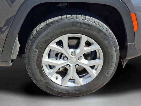 Certified 2023 Jeep Grand Cherokee Limited AWD/4WD image 8